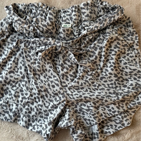 2/$20 ✨Aerie Glacier Gray Paperbag Tie Short Leopard Print Size M - Picture 4 of 7